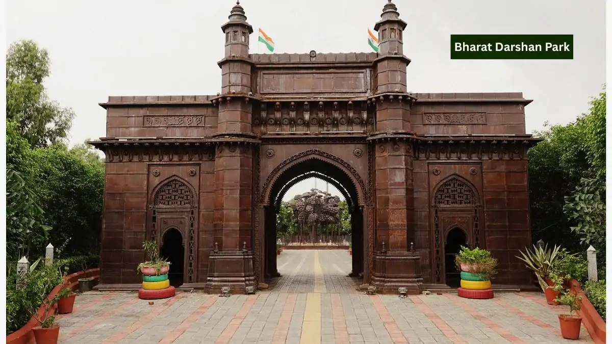 Bharat Darshan Park: A Mini-India Made of Scrap Bharat Darshan Park: A Mini-India Made of Scrap
